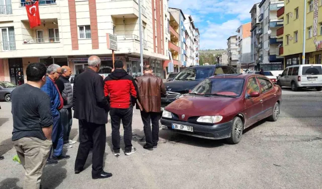 Kars'ta kavşak kazası: 2 araçta maddi hasar!