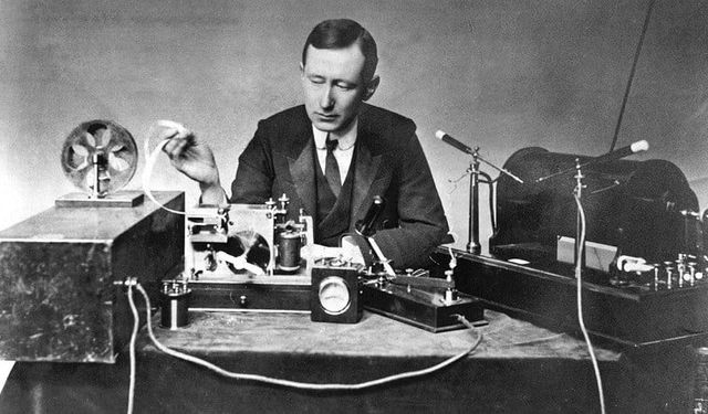 İletişim dünyasının temel öğesi Radyo'yu, kim, ne zaman icat etmiştir?