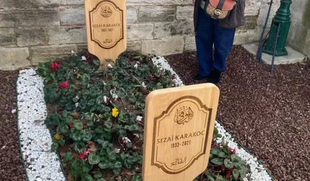 'Mona Rosa' şiirinin yazıldığı Muazzez Akkaya, Sezai Karakoç'u mezarında ziyaret etti