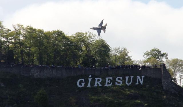 SOLOTÜRK gösterisi Giresun semalarını adeta renklendirdi!