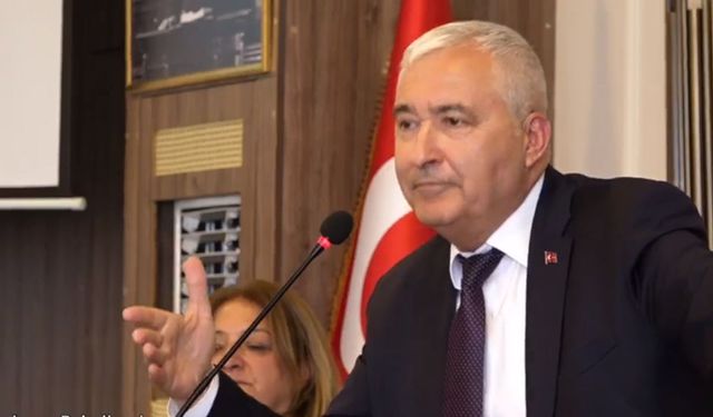 Kemalpaşa Belediyesi'nde harcamalardaki izlenim yetersizliği tepki çekti| Mehmet Türkmen'in eleştirilere cevabı