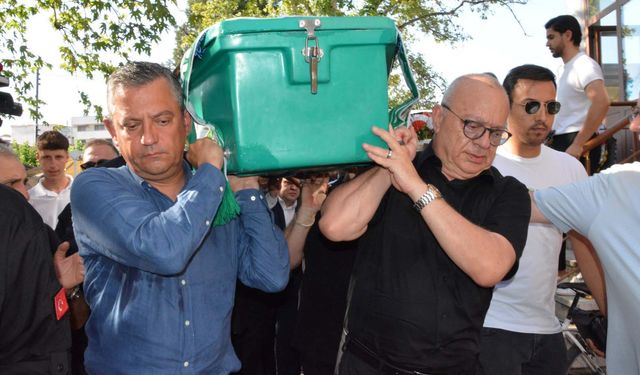 Özgür Özel Manisa'da: MHP'li meclis üyesinin cenaze namazına katıldı!