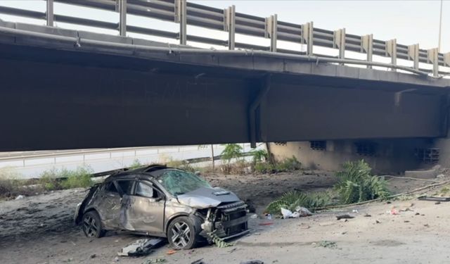 Viyadükten uçan otomobilin sürücüsü yaralandı