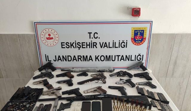 Eskişehir'de evden silahlık çıktı! Operasyonunda tutuklama!