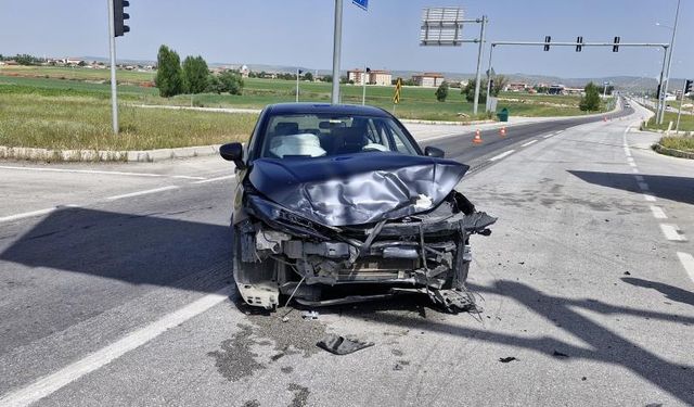 Çorum'da kırmızı ışık ihlali kazası: 2 çocuk yaralı!