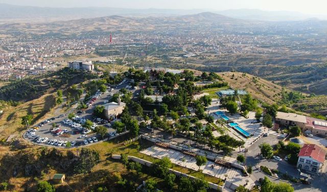 Pisa'dan bile eğik: Harput'ta tarihi ve doğayla buluşma