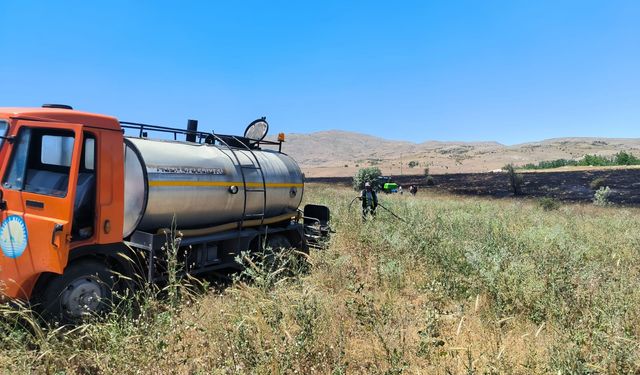 Malatya'da, korkutan yangın: Ekiplerin bölgedeki soğutma çalışmaları devam ediyor