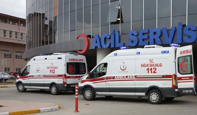 Erzincan'da aile kazada yaralandı! 8 kişi hastaneye kaldırıldı