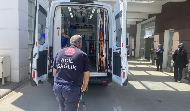 Adıyaman'da otomobili şarampole yuvarlandı: 1 ölü, 1 yaralı!