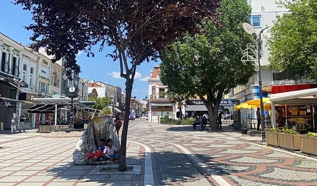 Edirne'de kavurucu sıcak hayatı olumsuz etkiledi: Sokaklar boş kaldı!