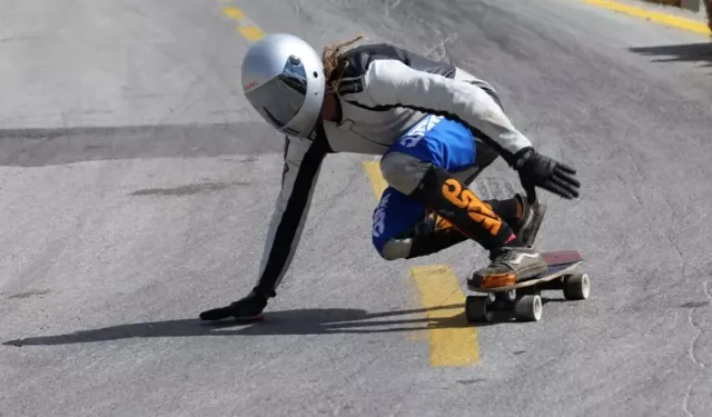 Erzincan'da adrenalin dolu Dünya Kaykay İniş Şampiyonası'nda şampiyonlar belli oldu