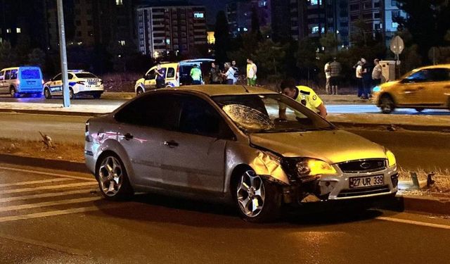 Gaziantep'te yolun karşısına geçmek isteyen çifte otomobil çarptı: 1 ölü, 1 ağır yaralı!