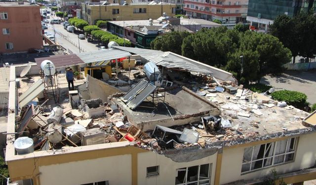 Hatay'da patlama: 6 ofis, 6 işyeri, 2 araç ve 2 ev zarar gördü!