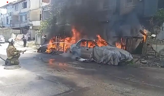 Hatay'da evde başlayan yangın park halindeki aracı kullanılmaz hale getirdi!