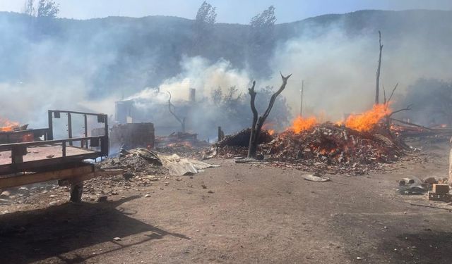 Kastamonu'da feci olay: Çıkan yangın 10 evi sardı!