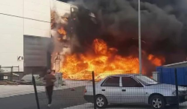 Konya'da sünger üretimi yapan iş yerinde yangın: Maddi hasar meydana geldi!