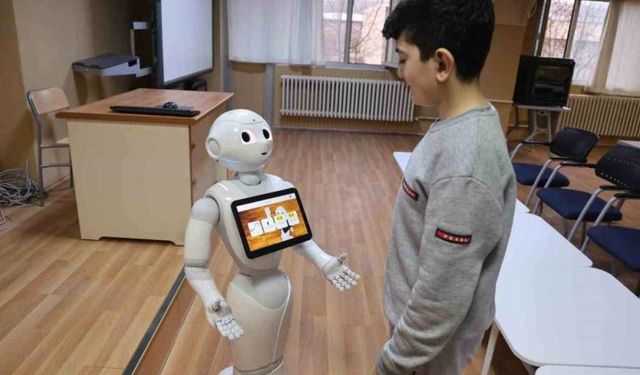 Seferihisar'da robotik devrimi! Seferihisar Belediyesi gençlere robot takımı ile fırsat sunuyor!