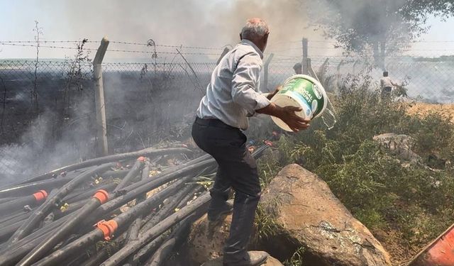 Şanlıurfa’da çıkan yangında itfaiye gelmeyince vatandaşlar kendi imkanlarıyla söndürdü!