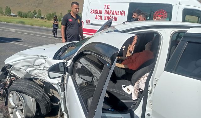 Van'da iki trafik kazasında 1 çocuk öldü, 16 kişi yaralandı