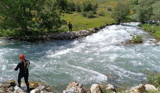 Van'da kayıp olarak aranıyordu: Küçük çocuğun cansız bedenine ulaşıldı!