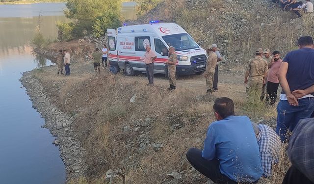 Gaziantep Nurdağı'nda gölete giren 2 gençten biri kayboldu