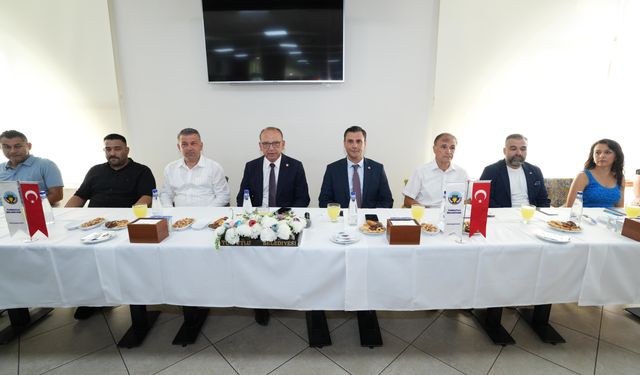 Başkan Çetin Akın ve Başkan Ferdi Zeyrek Turgutlu'da muhtarlarla buluştu