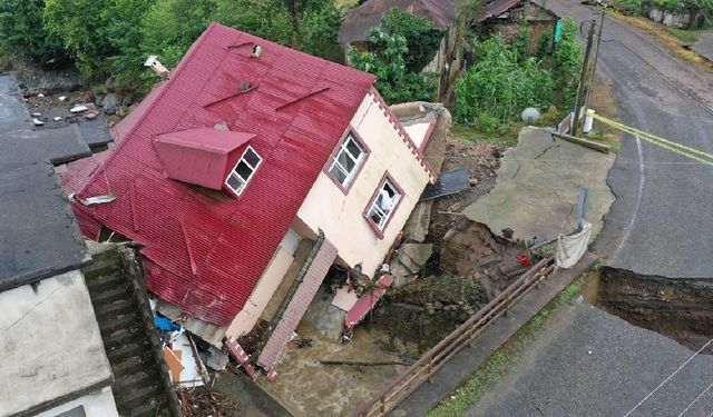Tirebolu’da şiddetli yağış ev çökertti