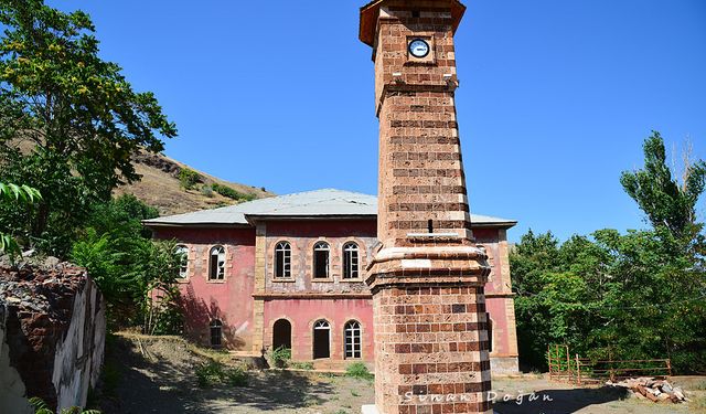 Doğu Anadolu'nun tarihi mirası: Maden Saat Kulesi yeniden parlıyor!