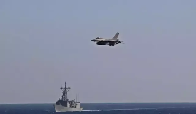 Türk Hava Kuvvetleri’nden manidar uçuş: Akdeniz’in suyu kadar havası da sıcak!