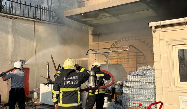 Dicle Üniversitesi Hastanesi acil polikliniği kantininde yangın