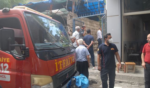 Diyarbakır'da kötü koku üzerine eve girdiler: Evde ölü bulundu!