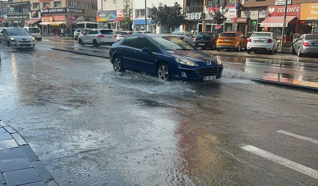 Sivas'ta dolu ve sağanak hayatı olumsuz etkiledi