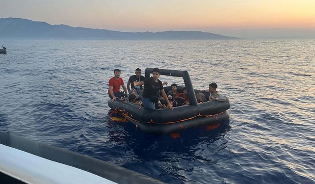 Datça açıklarında geri itilen 42 düzensiz göçmen Sahil Güvenlik tarafından kurtarıldı