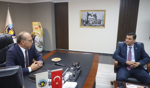 Turgutlu Belediye Başkanı Çetin Akın, Manisa Büyükşehir Belediye Başkanı Ferdi Zeyrek'i ağırladı