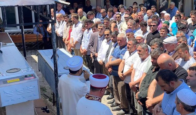 Feci kazada hayatını kaybeden baba-oğul ve yeğen toprağa verildi