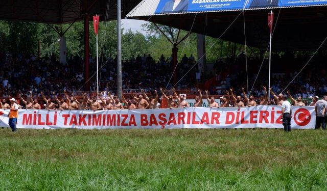 Kırkpınar başpehlivanlarından A Milli Takım'a pankartlı destek