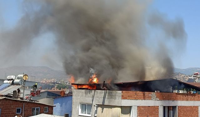 Nazilli'de çatı yangını panik yarattı