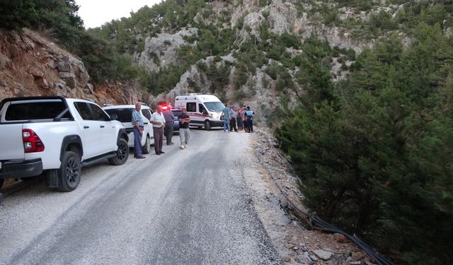 Antalya'da feci kaza: 100 metreden aşağı uçtular!