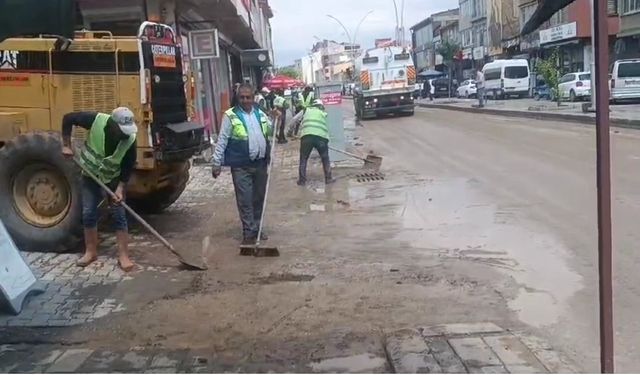 Van'da şiddetli yağmur selle sonuçlandı