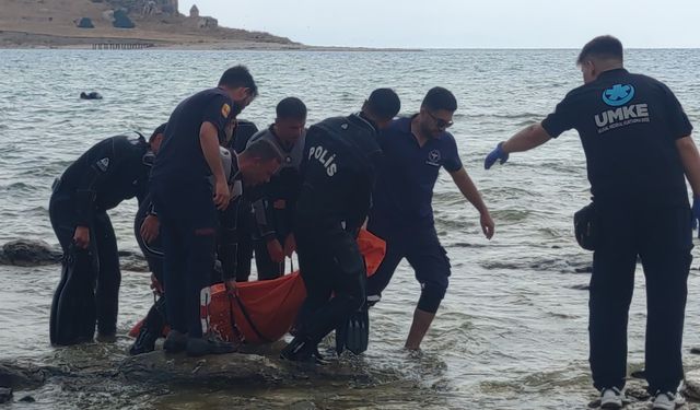 Van'da göle giren 3 kişiden 2'si boğuldu! Arama kurtarma çalışmaları sürüyor!