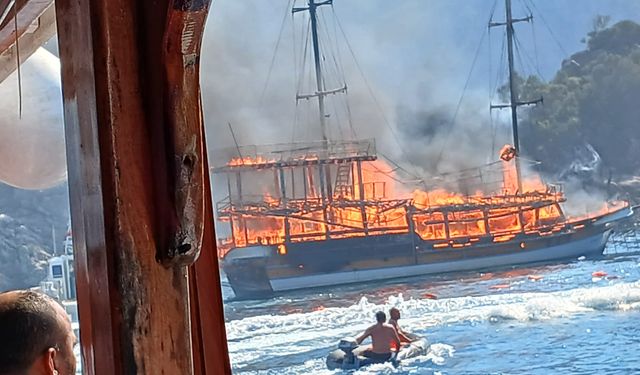 Marmaris'te ahşap teknede yangın: Yaralılar var!
