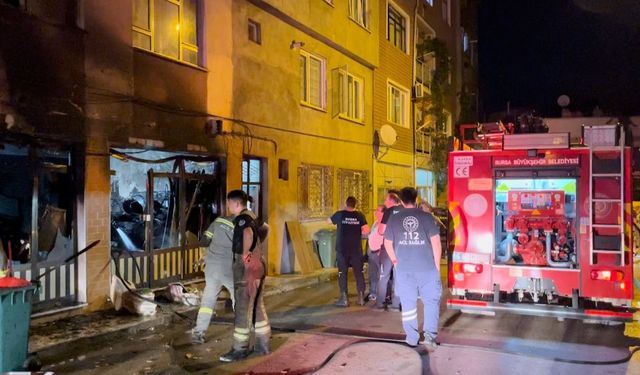 Bursa'da mobilya atölyesinde yangın! 4 katlı binadakiler korku dolu anlar yaşadı