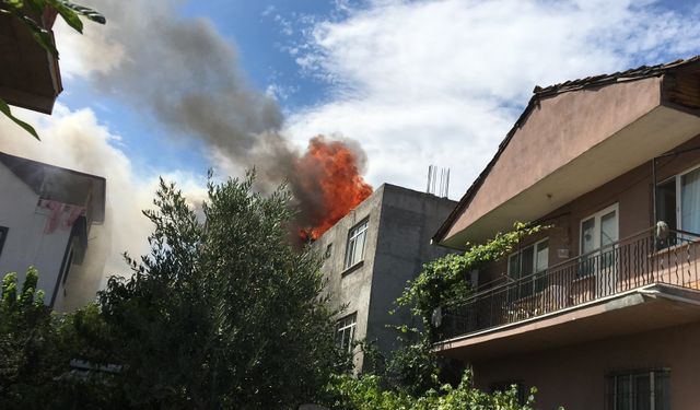 Kocaeli'de izolasyon çalışması sırasında yangın çıktı: Vatandaş sokağa döküldü!