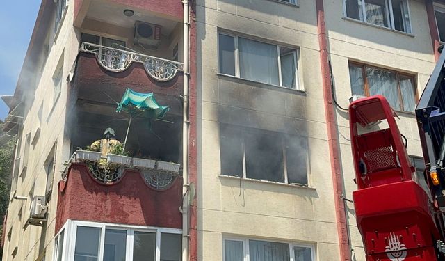 Şişli'de yangın! 4 katlı binada daire kullanılamaz hale geldi