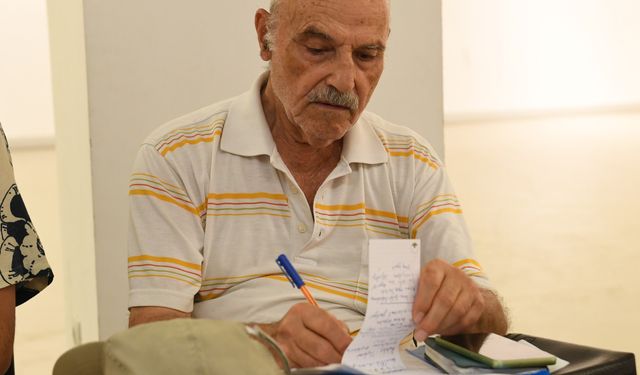 77 yaşında hayaller peşinde: Hatıralarını kaleme almak için Gürhan Gökbayrak senaryo yazarlığı öğreniyor!