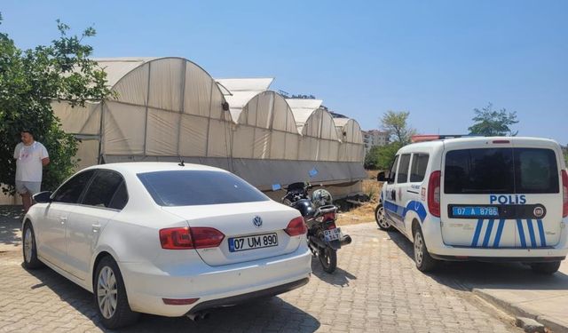 Antalya’da otomobil ve motosiklet kafa kafaya çarpıştı: 2 yaralı!