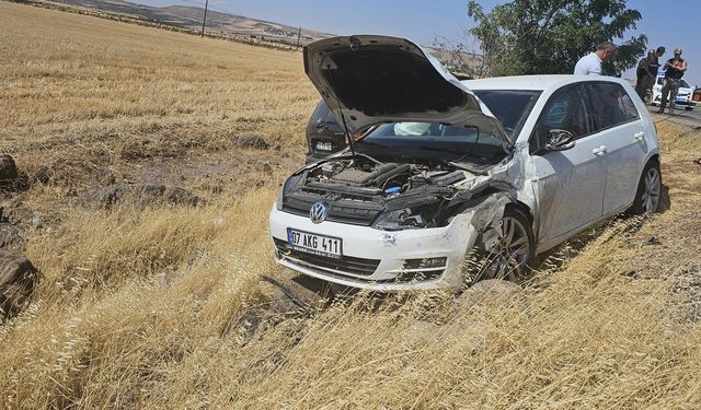 Gaziantep'te 2 araç birbirine girdi: 6 yaralı