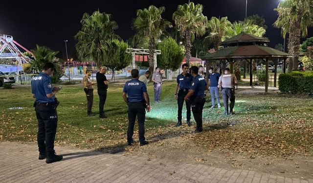 Parkta oturan gençlere silahlı saldırı: 1 ölü, 1 yaralı