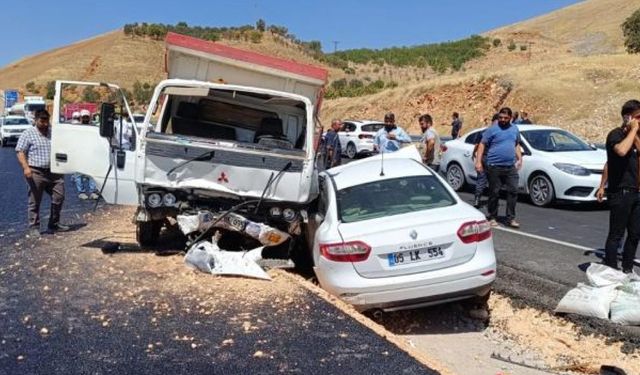 Adıyaman'da otomobil ile kamyon çarpıştı: 1 ölü, 3 yaralı!