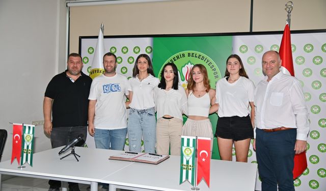 Manisa Büyükşehir Belediyespor Voleybol takımı yeni sezon için hazır